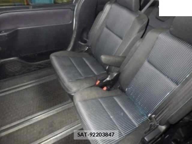 Toyota VOXY 2017-02 8729972-4