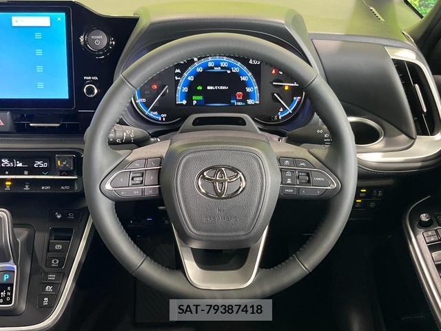 Toyota VOXY 2025-09 8730094-11