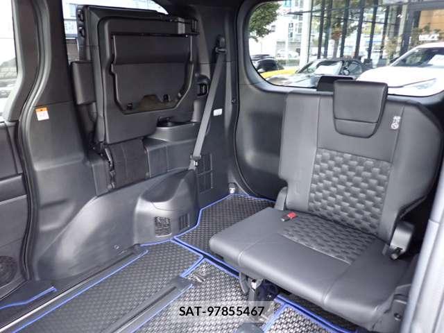 Toyota VOXY 2025-10 8730126-10