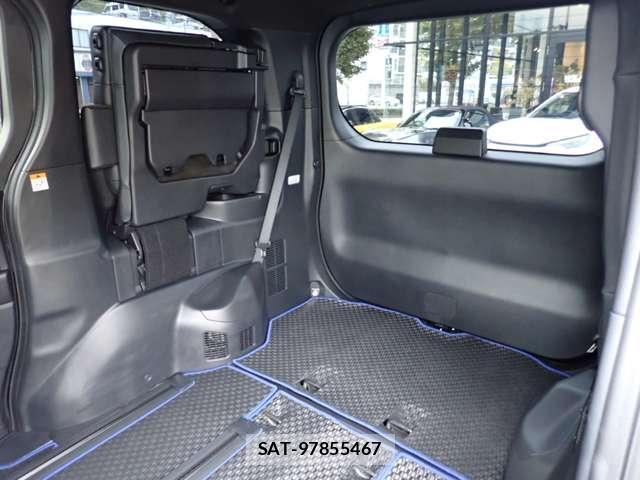 Toyota VOXY 2025-10 8730126-11