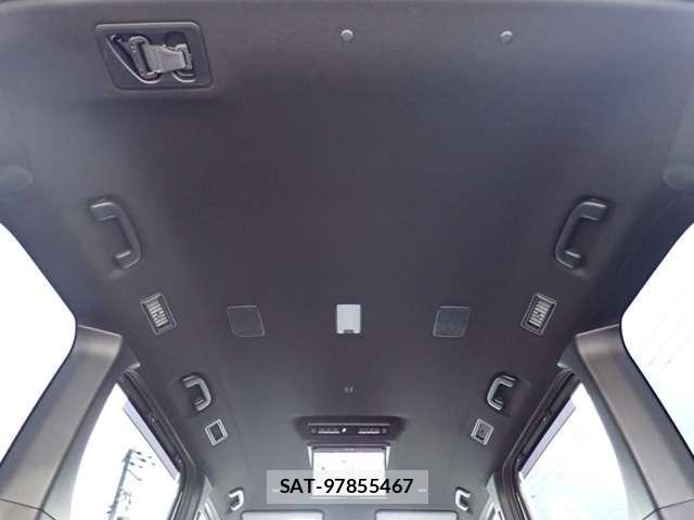 Toyota VOXY 2025-10 8730126-15