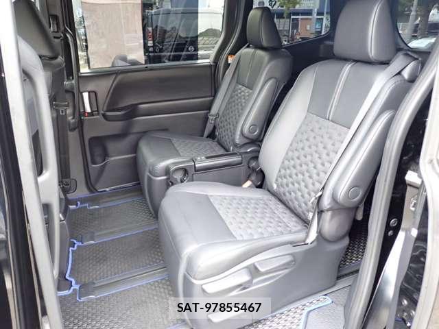Toyota VOXY 2025-10 8730126-7
