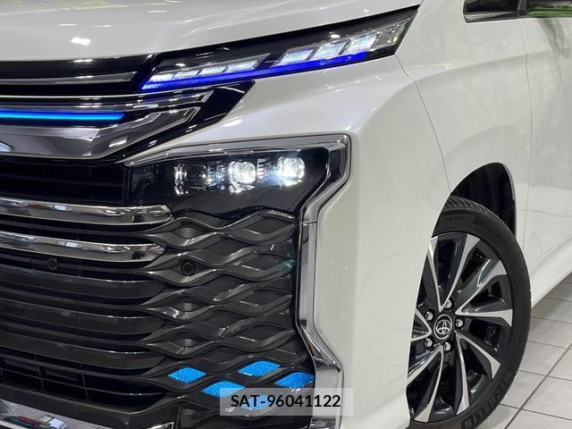 Toyota VOXY 2022-10 8730241-12