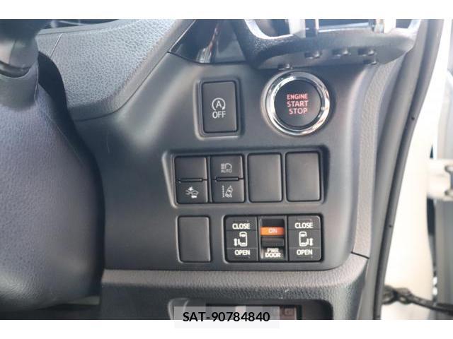 Toyota VOXY 2019-06 8730275-11