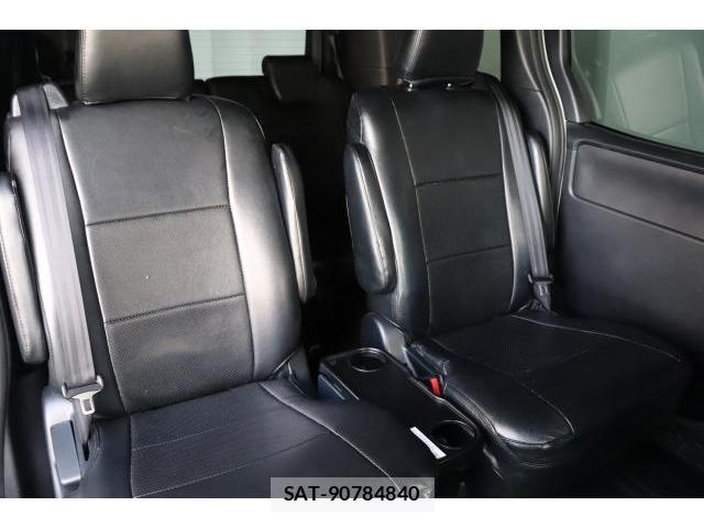 Toyota VOXY 2019-06 8730275-15