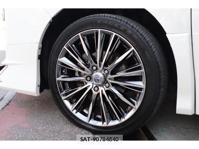 Toyota VOXY 2019-06 8730275-16