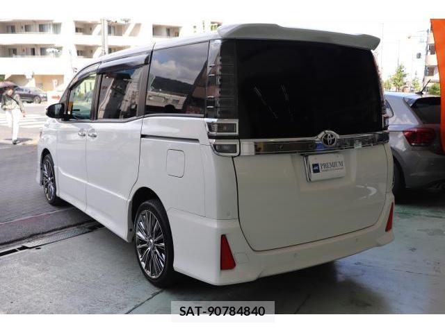 Toyota VOXY 2019-06 8730275-18
