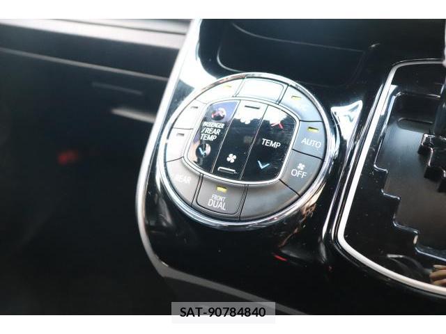 Toyota VOXY 2019-06 8730275-19