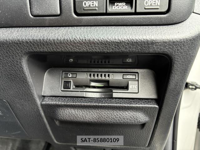 Toyota VOXY 2020-03 8730298-10