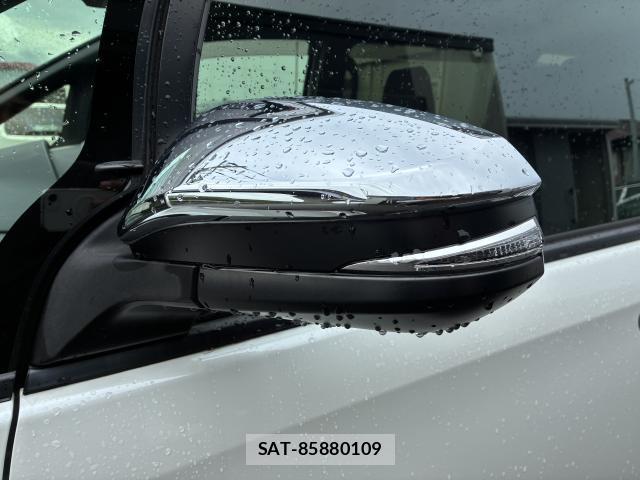 Toyota VOXY 2020-03 8730298-11
