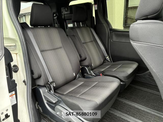 Toyota VOXY 2020-03 8730298-2