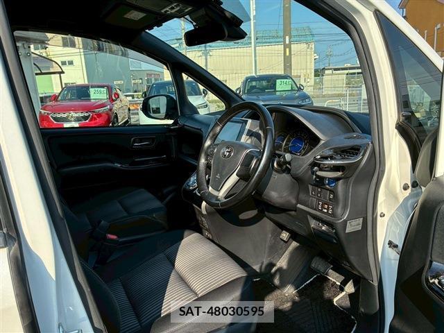Toyota VOXY 2019-11 8730318-17