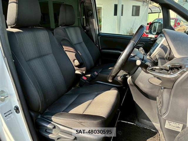 Toyota VOXY 2019-11 8730318-18