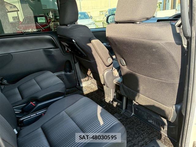 Toyota VOXY 2019-11 8730318-19