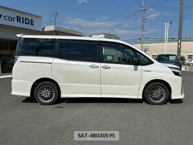 Toyota VOXY 2019-11 8730318-2