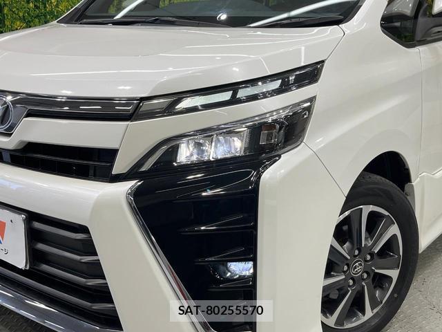 Toyota VOXY 2017-11 8730366-11