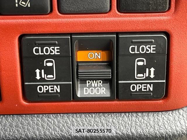 Toyota VOXY 2017-11 8730366-3