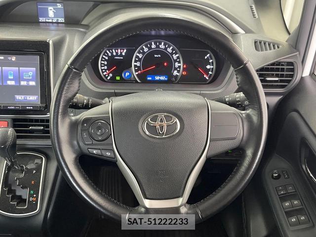Toyota VOXY 2016-01 8730377-11