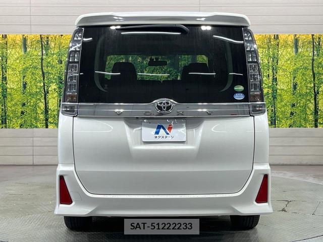 Toyota VOXY 2016-01 8730377-15