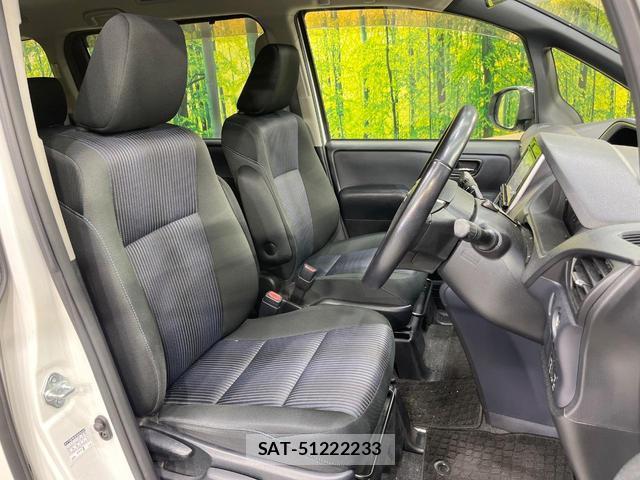 Toyota VOXY 2016-01 8730377-7