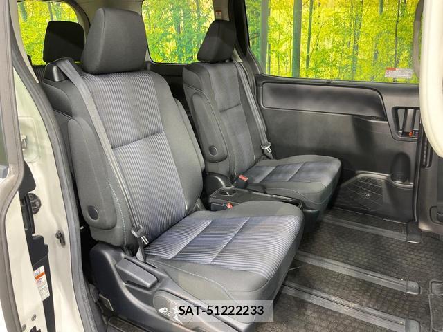 Toyota VOXY 2016-01 8730377-8