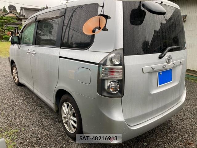 Toyota VOXY 2008-01 8730476-3