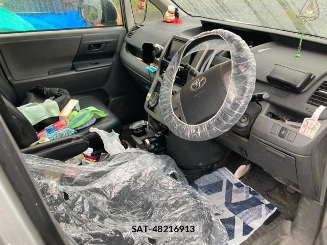 Toyota VOXY 2008-01 8730476-9
