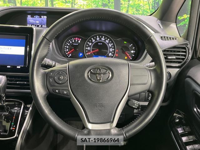 Toyota VOXY 2019-02 8730692-11