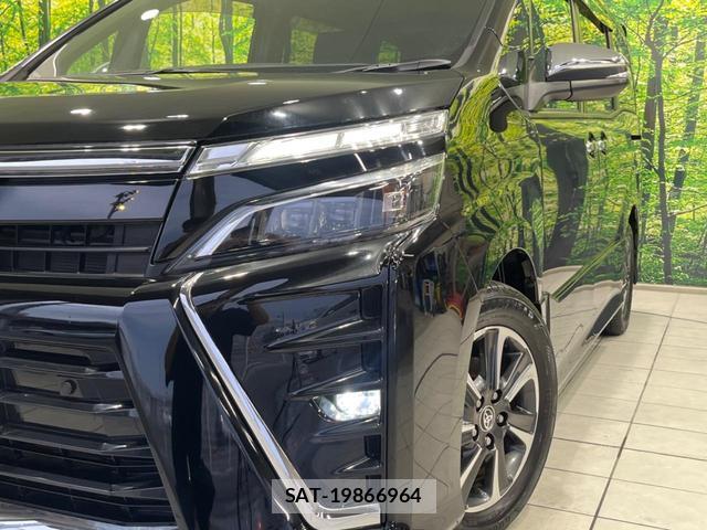 Toyota VOXY 2019-02 8730692-12