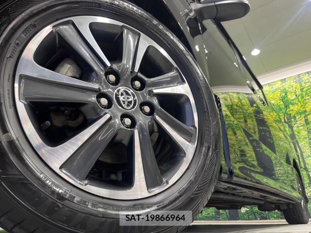 Toyota VOXY 2019-02 8730692-13