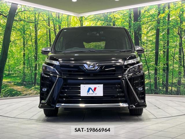 Toyota VOXY 2019-02 8730692-14