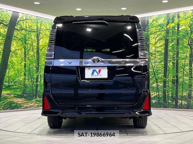 Toyota VOXY 2019-02 8730692-15