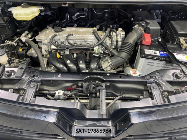 Toyota VOXY 2019-02 8730692-17