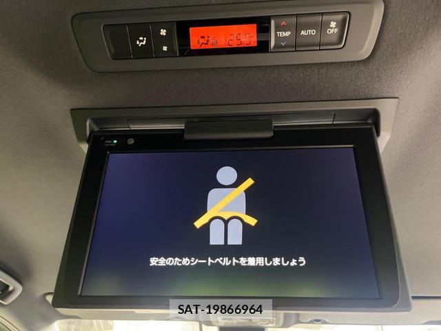 Toyota VOXY 2019-02 8730692-3