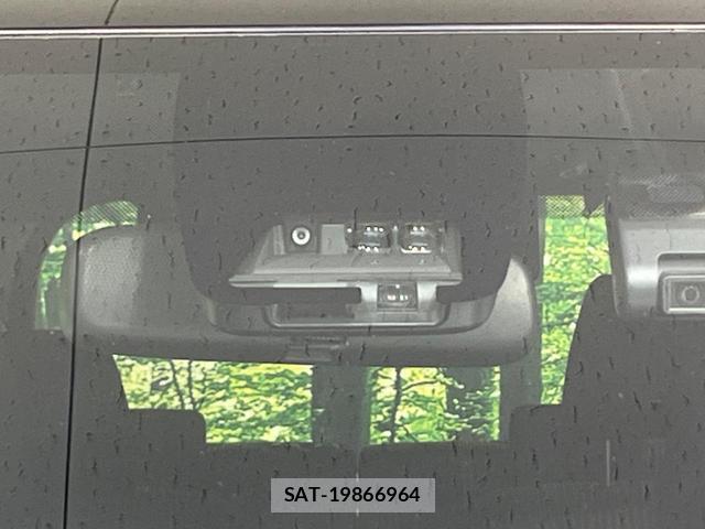 Toyota VOXY 2019-02 8730692-6