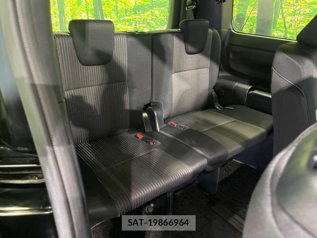 Toyota VOXY 2019-02 8730692-9