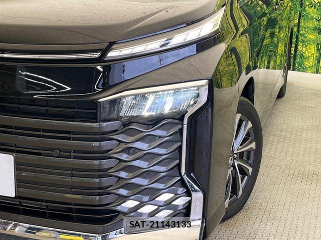 Toyota VOXY 2024-04 8730825-12