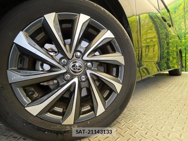 Toyota VOXY 2024-04 8730825-13