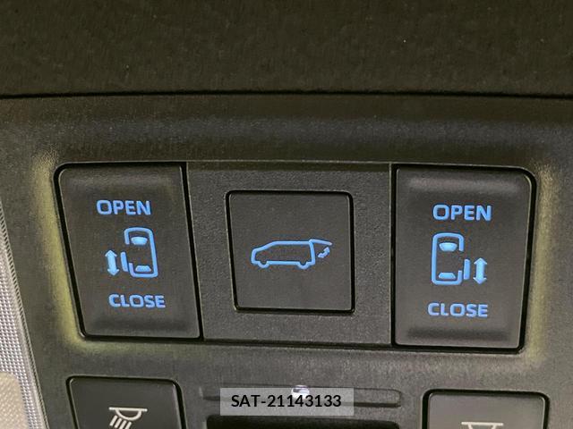 Toyota VOXY 2024-04 8730825-2