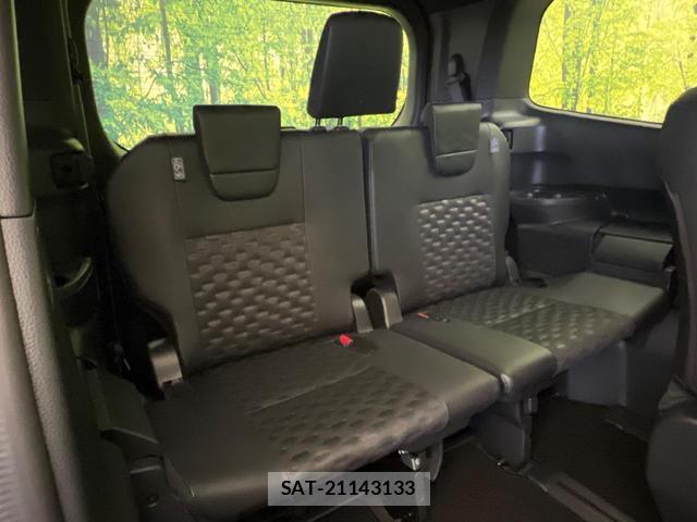 Toyota VOXY 2024-04 8730825-9