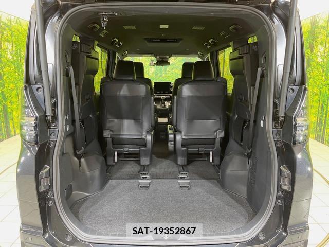 Toyota VOXY 2023-03 8730881-10