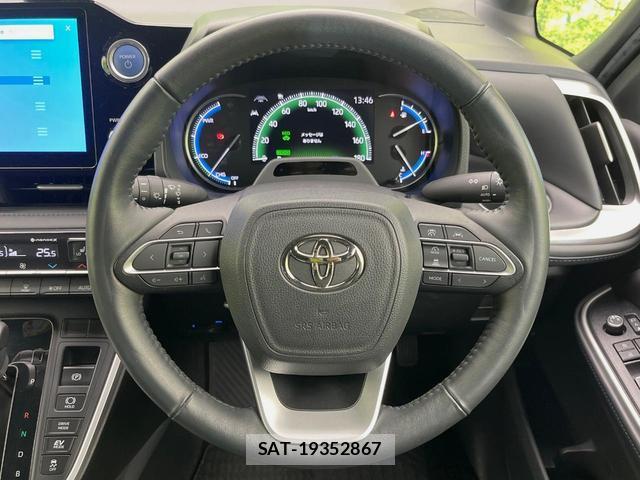 Toyota VOXY 2023-03 8730881-11