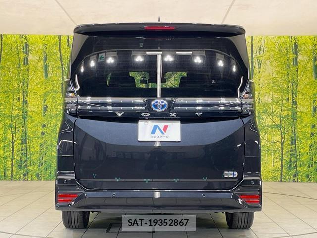 Toyota VOXY 2023-03 8730881-15