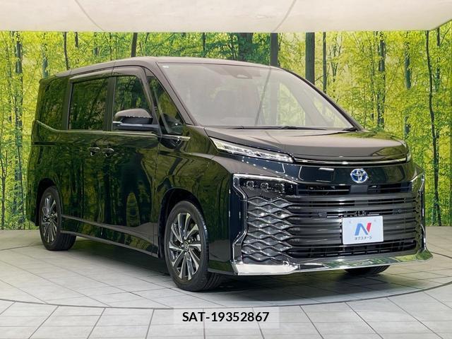 Toyota VOXY 2023-03 8730881-16