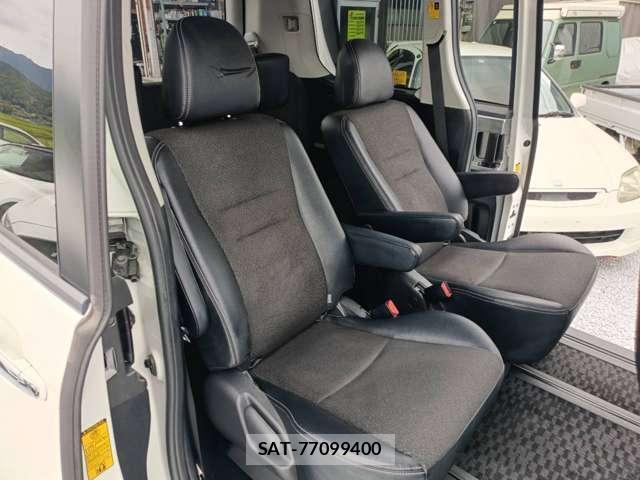 Toyota VOXY 2012-11 8730895-4