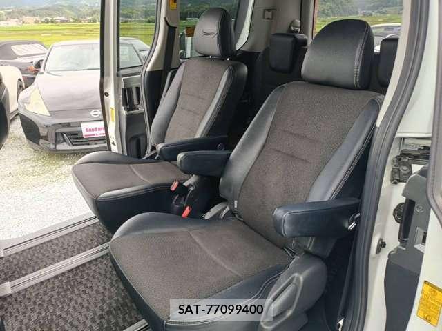 Toyota VOXY 2012-11 8730895-5