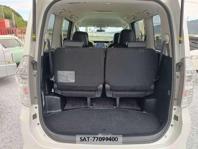 Toyota VOXY 2012-11 8730895-7