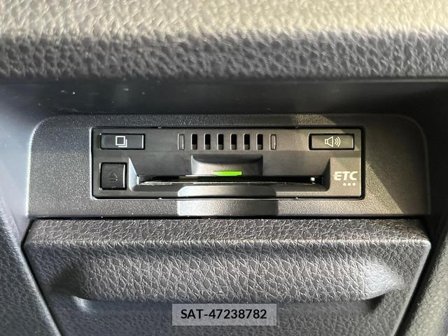 Toyota VOXY 2021-07 8730952-5