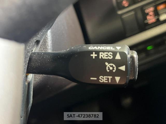 Toyota VOXY 2021-07 8730952-6