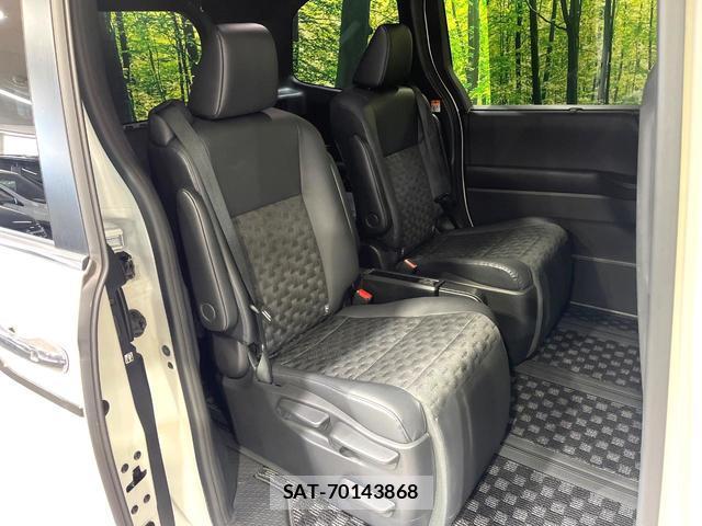 Toyota VOXY 2023-02 8730985-9
